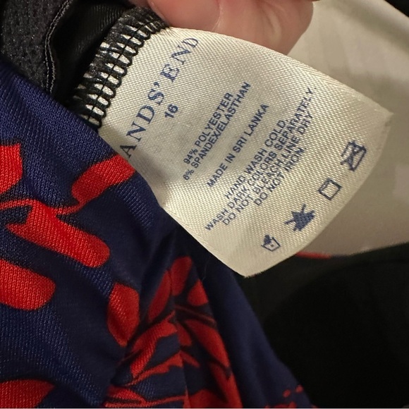 Lands’ End Women’s Blue & Red Floral Tankini Swimsuit Top Size 16 GUC - Picture 6 of 7